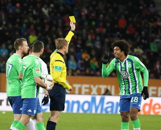 Gelb-Rote Karte, Platzverweis gegen Dante (VfL Wolfsburg) durch Schiedsrichter Christian Dingert, FC Augsburg vs. VfL Wolfsburg, 14. Spieltag, 29.11.2015