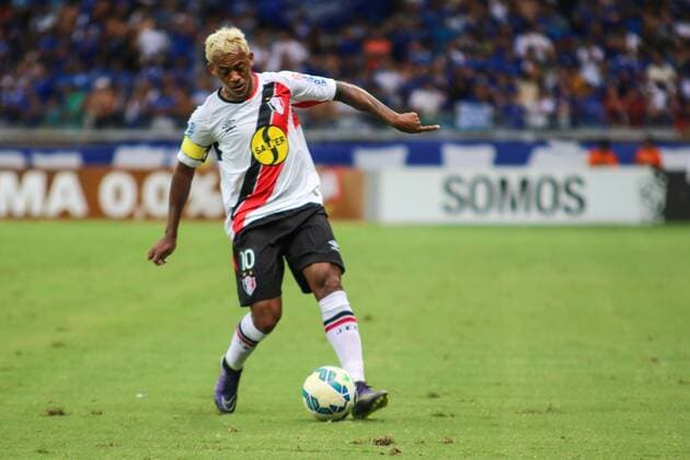 Fußball, BRA, Ex-Bundesligaprofi Marcelinho Paraiba spielt mit 40 Jahren für Joinville EC Cruzeiro x Joinville BELO HORIZONTE, MG - 11 29 2015: CRUISE X JOINVILLE - Marcelinho Para?ba during the match between Cruzeiro x Joinville, valid for the Brazilian Championship 2015, played at the Mineir?o stadium. (Photo: Dudu Macedo FotoArena)  DuduxMacedo