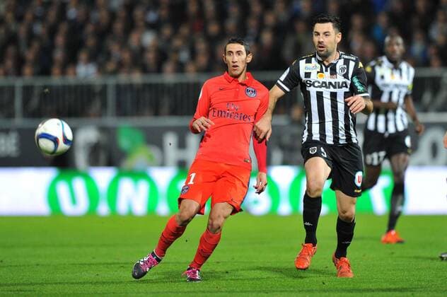 Fußball, Angers SCO - Paris St. Germain ANGEL DI MARIA (psg) - Thomas MANGANI (sco) - Fussball Frankreich, Ligue 1, Angers SCO vs. Paris Saint Germain PSG - 01 12 2015 FEP Panoramic 