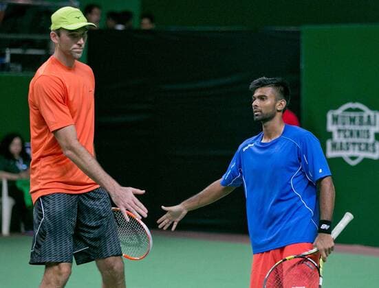 Champions Tennis League 2015, Hyderabad Aces Spieler Ivo Carlovic (CRO) und Jeevan Nedunchezhiyan (IND) Doppel, Tennis - Champions Tennis League 2015 - - - Hyderabad - Telangana - India - 30 November 2015.