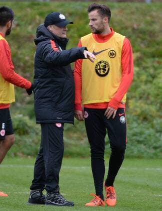 02.12.2015, xjhx, Fussball 1.Bundesliga, Eintracht Frankfurt Training, emspor, v.l. Trainer Armin Veh (Eintracht Frankfurt), Haris Seferovic (Eintracht Frankfurt)