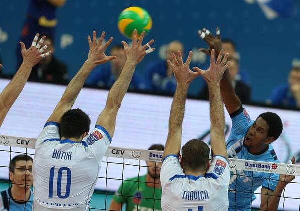 KAZAN, RUSSIA. DECEMBER 2, 2015. Halkbank s Emre Batur and Dragan Travica block Zenit s Wilfredo Leon in their 2015 16 Season CEV Champions League Group D Round 3 volleyball match. VC Zenit Kazan won the game 3:0. Yegor Aleyev TASS  TS013017