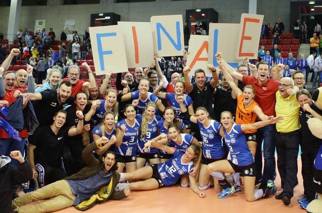 Bilder des Tages - SPORT Stuttgart , Volleyball DVV Pokal Halbfinale , Allianz MTV Stuttgart vs. USC Münster, Jubel Allianz