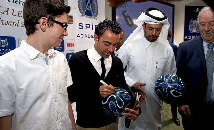 The former FC Barcelona player, Xavi Hernandez, receives the Marca Leyenda award in Doha. xFOTOxCHEMAxREYx 