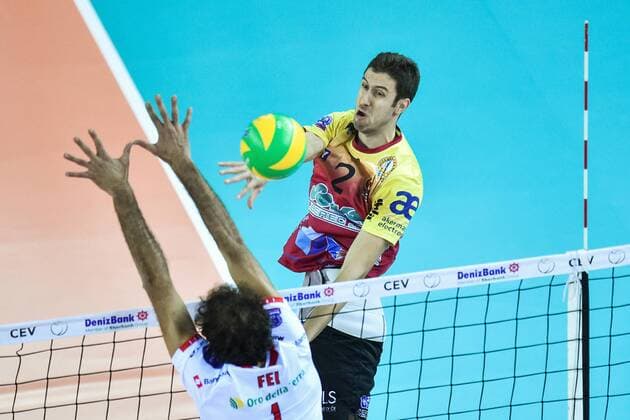 Men s Volleyball Champions League 3rd round group E match, Dukla Liberec against Lube Civitanova in Liberec, Czech Republic, December 3, 2015. Right is seen Tomas Krisko of Liberec, left Alessandro Fei of Lube Civitanova. (CTKxPhoto RadekxPetrasek) CTKPhotoP201512030955101  PER 1