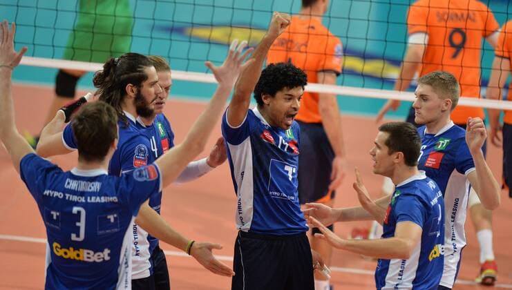 VOLLEYBALL - CEV CL, Tirol vs Budva INNSBRUCK,AUSTRIA,03.DEC.15 - VOLLEYBALL - CEV Champions League, Hypo Tirol Volleyballteam vs OK Budvanska Rivijera. Image shows the rejoicing of Douglas Duarte Da Silva (Tirol),Stefan Chrtiansky (Tirol),Pedro Frances (Tirol) Renee Teppan (Tirol) and Janis Peda (Tirol). GEPAxpictures xAmirxBeganovic