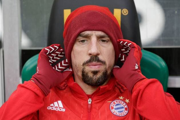 Bilder des Tages - Sport Franck Ribery of Bayern Munchen during the Bundesliga match between Borussia M& 246;nchengladbach and Bayern M& 252;nchen on December 5, 2015 at the Borussia-Park in M& 246;nchengladbach, Germany. Borussia M& 246;nchengladbach v Bayern M& 252;nchen Bundesliga 2015 2016 xVIxLaurensxLindhoutxIVx 4661831