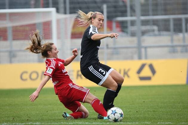 Laura Störzel (FFC) gegen Sabine SToller (Sand) - 1. FFC Frankfurt vs. SC Sand, Stadion am Brentanobad