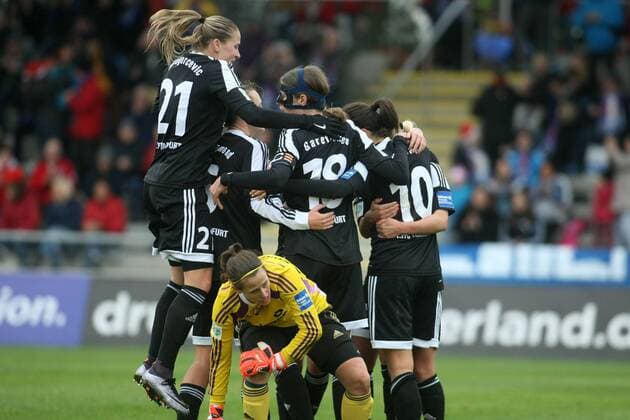 Bilder des Tages Allianz Frauen-Bundesliga, 10. Spieltag: 1. FFC Frankfurt - SC Sand am Sonntag (06.12.2015) im Stadion am Brentanobad in Frankfurt am Main. Jubel nach 1:0 durch Dzsenifer Marozsan (1. FFC Frankfurt).