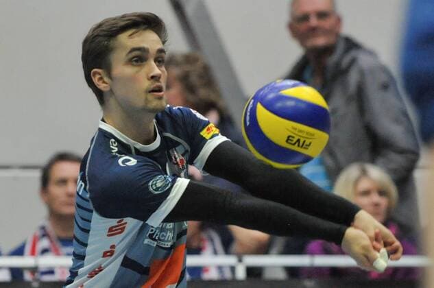 GER,VBL, SVG Lueneburg vs Netzhoppers KW-Bestensee 05.12.2015, Gellersenhalle, Lueneburg, GER, VBL, SVG Lueneburg vs Netzhoppers KW-Bestensee, im Bild Einzelaktion Querformat Immo Brueggemann (Brüggemann Lueneburg 02) nordphotoxWitke