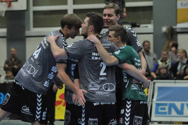 GER,VBL, SVG Lueneburg vs Netzhoppers KW-Bestensee 05.12.2015, Gellersenhalle, Lueneburg, GER, VBL, SVG Lueneburg vs Netzhoppers KW-Bestensee, im Bild die Mannschaft von Bestensee jubelt nordphotoxWitke