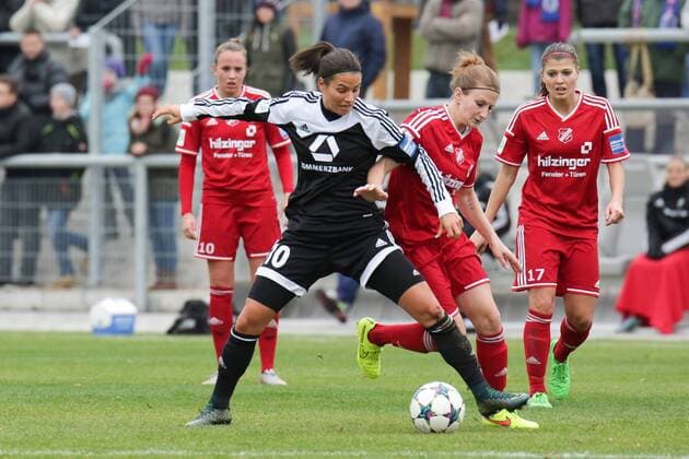 v.li.: Dzsenifer Marozsan (Frankfurt, 10), Julia Zirnstein (Sand, 8), Zweikampf, Duell, duel, tackle, Dynamik, Action, Aktion, Fussball, Allianz Frauen-Bundesliga, 1. FFC Frankfurt - SC Sand, xozx