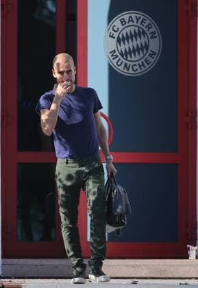 06.12.2015,FC Bayern Training, Säbenerstrasse München, Fussball, im Bild: Trainer Pep Guardiola (FCB) Sommerlich angezogen