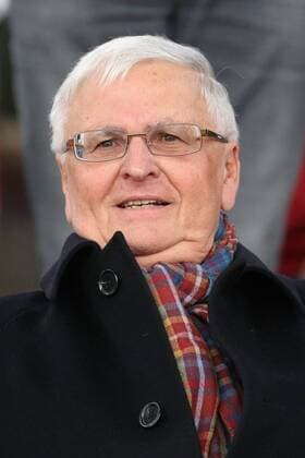 Themen der Woche - SPORT Bilder des Tages Dr. Theo Zwanziger (ehemaliger DFB-Präsident, Ex-Präsident, a.D.), Porträt, Portrait, als Zuschauer im Publikum, Fussball, Allianz Frauen-Bundesliga, 1. FFC Frankfurt - SC Sand, xozx