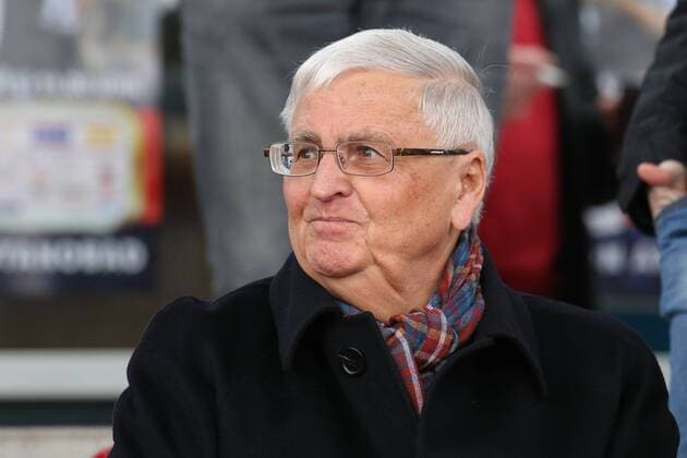 Dr. Theo Zwanziger (ehemaliger DFB-Präsident, Ex-Präsident, a.D.), skeptisch, Porträt, Portrait, als Zuschauer im Publikum, sauer, schlecht gelaunt, enttäuscht schauend, Enttäuschung, Frustration, disappointed, pessimistisch, Fussball, Allianz Frauen-Bundesliga, 1. FFC Frankfurt - SC Sand, xozx