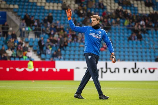 Bochum Andreas Luthe (VfL Bochum 1) winkend beim Spiel zwischen dem VfL Bochum und 1. FC Heidenheim in der 2. Fussball Bundesliga am 06.12.2015, Copyright: Schülerx xEibner-Pressefoto EP_jse