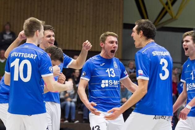 Stuttgart-Vaihingen Jubel Christian Bura ( 10, TSV Georgii Allianz Stuttgart), Nico Zager ( 9, TSV Georgii Allianz Stuttgart), Dominik Nuguspanov ( 13, TSV Georgii Allianz Stuttgart), Jonathan-Leon Finkbeiner ( 3, TSV Georgii Allianz Stuttgart) und Manuel Harms ( 1, TSV Georgii Allianz Stuttgart) ; 2. Volleyballbundesliga Sued Herren: TSV Georgii Allianz Stuttgart gegen L.E. Volleys Leipzig, Hegel-Sporthalle, Stuttgart-Vaihingen Deutschland, 20151205; Copyright: Wuechnerx xEibner-Pressefoto EP_nwr