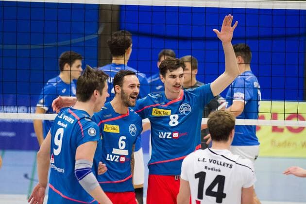 Stuttgart-Vaihingen Jubel bei Enrico Ehrhardt, Sebastian Hähner und Jenny Kuehlborn (Leipzig) ; 2. Volleyballbundesliga Sued Herren: TSV Georgii Allianz Stuttgart gegen L.E. Volleys Leipzig, Hegel-Sporthalle, Stuttgart-Vaihingen Deutschland, 20151205; Copyright: Wuechnerx xEibner-Pressefoto EP_nwr