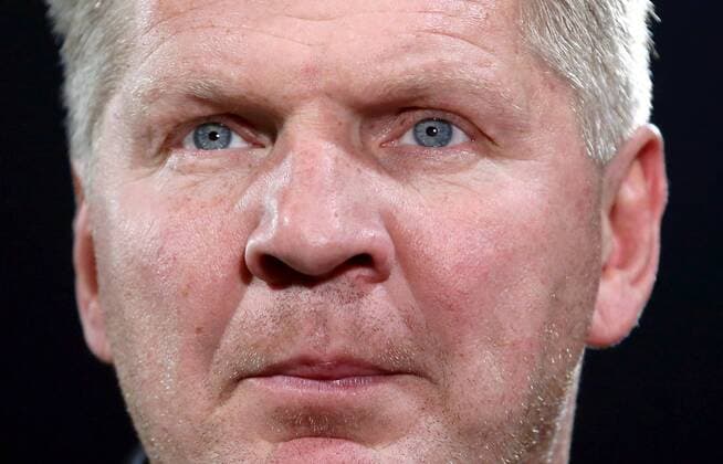 04.12.2015 - Fussball - Saison 2015 2016 - 2. Fussball - Bundesliga - 17. Spieltag: 1. FC Nürnberg Nuernberg FCN - SC Paderborn 07 - DaMa - Stefan Effenberg (Trainer SC Paderborn 07 ) nachdenklich