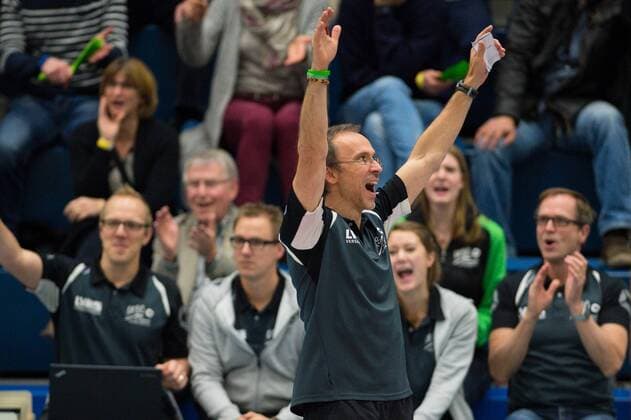 06.12.2015, Halle Berg Fidel, Muenster Volleyball, Bundesliga Frauen, USC Münster Muenster vs. Allianz MTV Stuttgart Jubel Andreas Vollmer (Trainer Coach Muenster)