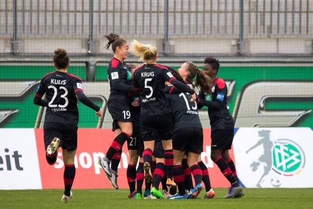 Fußball, Allianz Frauen Bundesliga, VfL Wolfsburg - 1. FFC Turbine Potsdam; Potsdam Jubel, Torjubel, Freude, Emotion, Torerfolg, Aktion, action, goal, goal celebration, celebrates. xtgx