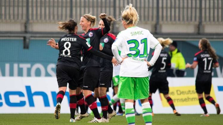 Fußball, Allianz Frauen Bundesliga, VfL Wolfsburg - 1. FFC Turbine Potsdam; 2:5 Jubel, Torjubel, Freude, Emotion, Torerfolg, Aktion, action, goal, goal celebration, celebrates Potsdam. Julia Simic (Wolfsburg, 31) enttäuscht, frustriert, niedergeschlagen Enttäuschung, Frust, disappointed. xtgx