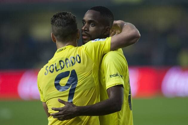 Vila-real, ESPANA - DICIEMBRE 2015: Gol de Bakambu en el partido entre el Villarreal - Rayo Vallecano, jornada 14 de la liga BBVA 2015 16 en el Madrigal el 6 de Diciembre de 2015, Vila-Real, Espana. (Photo: Pitarch Castello Cordon Press) 