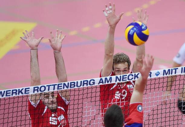 Volleyball 1. Bundesliga Saison 2015 2016 TV Rottenburg - United Volleys Ruesselsheim 06.12.2015 BLOCK; Federico Cipollone (li, TV Rottenburg) und Lars Wilmsen (re, TV Rottenburg) 