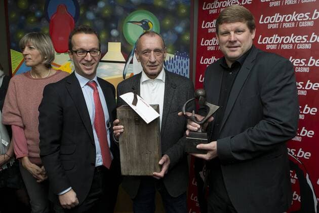 Fußball, Hein Vanhaezebrouck erählt Raymond Goethals Award - AALST, BELGIUM: Alexis Murphy, managing director of Ladbrokes Belgium, former soccer player Robert (Robbie) Rensenbrink and Gent s head coach Hein Vanhaezebrouck pictured at the fifth edition of the Raymond Goethals award, for the coach who was the closest to Raymond Goethals, Monday 07 December 2015, in Aalst. KRISTOFxVANxACCOM  x04753519x