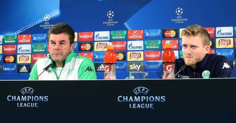 Bilder des Tages - SPORT Pressekonferenz v.l. Headcoach Dieter Hecking (VfL Wolfsburg) und Andre Schuerrle (VfL Wolfsburg)