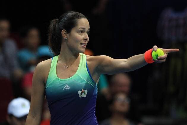 Bilder des Tages - SPORT (151207) -- PASAY CITY, Dec. 7, 2015 -- Obi UAE Royals player Ana Ivanovic of Serbia competes against Micromax Indian Aces player Samantha Stosur of Australia during the match in the International Premier Tennis League (IPTL) in Pasay City, the Philippines, Dec. 7, 2015. Stosur won 6-3. ) (SP)PHILIPPINES-PASAY CITY-TENNIS-IPTL ROUELLExUMALI 