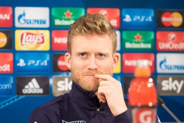 Fußball, UEFA Champions League, Abschlusstraining und Pressekonferenz VfL Wolfsburg; Andre Schürrle (Weltmeister; Wolfsburg) Portrait, Porträt, Einzelbild. xtgx