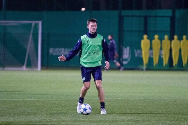 Fußball, UEFA Champions League, Abschlusstraining und Pressekonferenz VfL Wolfsburg; Robin Knoche (Wolfsburg) Freisteller, Einzelbild, Aktion, action, nach langer Verletzungspause zurück. xtgx