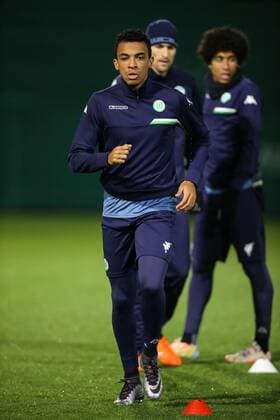 Aufwärmen - Luiz Gustavo (VfL Wolfsburg) - Champions League Gruppe B Saison 2015-2016 Abschlusstraining VfL Wolfsburg vs. Manchester United ManU in der Volkswagen Arena in Wolfsburg - Deutschland, Fussball, Mann,Männer,07.12.2015