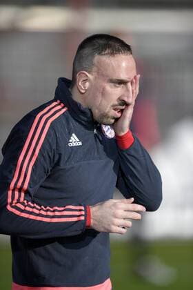 08.12.2015, Fussball 1.Bundesliga 2015 2016, FC Bayern München, Training an der Säbenerstrasse in München vor dem Championsleague-Spiel in Zagreb. Franck Ribery (FC Bayern München) müde. 
