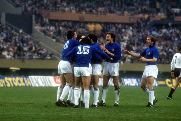 Weltmeisterschaft Zweite Runde, Italien - Österreich in Buenos Aires: Italiener beim Torjubel, v.li.: Roberto Bettega, Franco Causio, Gaetano Scirea, Renato Zaccarelli und Romeo Benetti
