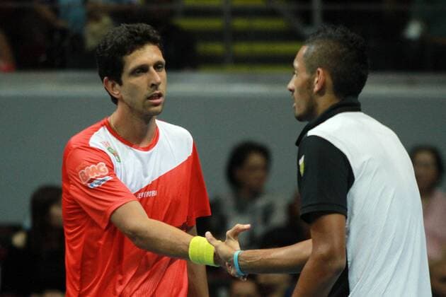 (151208) -- PASAY CITY, Dec. 8, 2015 -- OUE Singapore Slammers player Marcelo Melo (L) of Brazil celebrates with teammate Nick Kyrgios of Australia during their men s doubles match against Obi UAE Royals in the International Premier Tennis League (IPTL) in Pasay City, the Philippines, Dec. 8, 2015. OUE Singapore Slammers won 6-2. ) (SP)PHILIPPINES-PASAY CITY-TENNIS-IPTL RouellexUmali 