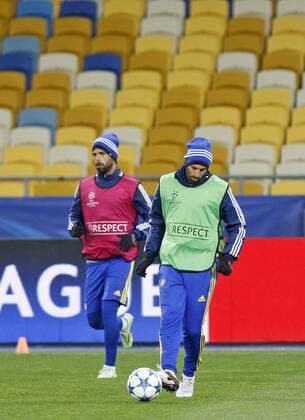 Fußball, Champions League, Maccabi Tel Aviv Training Dec. 8, 2015 - Kiev, ukraine - Maccabi Tel-Aviv FC players during a training session at the Olimpic stadium,in Kiev,Ukraine,08 December,2015. Dynamo Kiev will face FC Maccabi in the UEFA Champions League group G soccer match on 09 December 2015. UEFA Champions League, Maccabi s players training session  - ZUMAn230