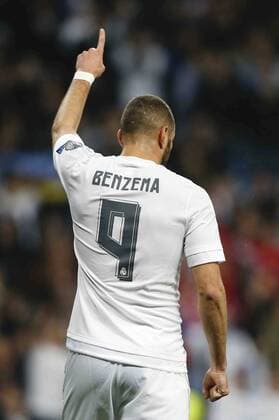 FuÃŸball, Champions League, Real Madrid - MalmÃ¶ FF 08.12.2015. Madrid, Spain. Karim Benzema (9) Real Madrid celebrates scoring during the UEFA Champions League between Real Madrid versus Malmo FF at the Santiago Bernabeu stadium xEnriquexdexlaxFuentex  ActionPlus11687291