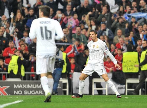 Fußball, Champions League, Real Madrid - Malmö FF Real Madrid Forward, Cristiano Ronaldo dos Santos, number 7 celebrates after scoring a goal (4,0). Round Matchday 6 of the CHAMPIONS league, soccer match between Real Madrid - Malmo at the Santiago Bernabeu estadium, Madrid - Spain by December 8, 2015. PHOTO: Gregorio Lopez. 