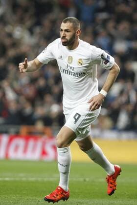 Real Madrid s Karim Benzema celebrates a goal during 2015 16 Champions League soccer match between Real Madrid and Malmo at Santiago Bernabeu stadium in Madrid, Spain. December 08, 2014.  (20151208014)
