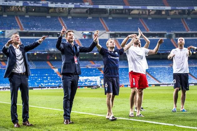 151208 Malmö FFs Nikola Djurdjic, Markus Rosenberg Oscar Lewicki, malvakt Johan Wiland och Jo Inge Berget tackar publiken efter fotbollsmatchen i Champions League mellan Real Madrid och Malmö FF den 8 december 2015 i Madrid.  Copyright: LUDVIGxTHUNMAN BB151208LT164