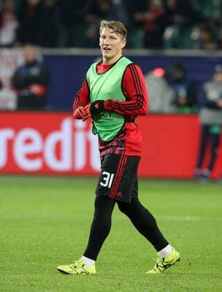 Bastian Schweinsteiger warm up shirt Einzelbild Freisteller Aktion Fußball Fussball UEFA Championsleague Herren Saison 2015 2016 08.12.2015 VfL Wolfsburg vs. Manchester United ManU FC ManU