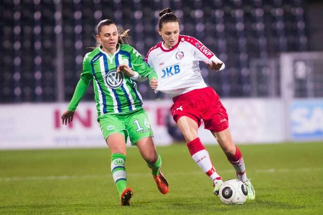 09.12.2015, xfrx, Fussball DFB-Pokal Damen, Turbine Potsdam - VfL Wolfsburg, emspor v.l. Noelle Maritz (VfL Wolfsburg),Ilaria Mauro (1.FFC Turbine Potsdam)