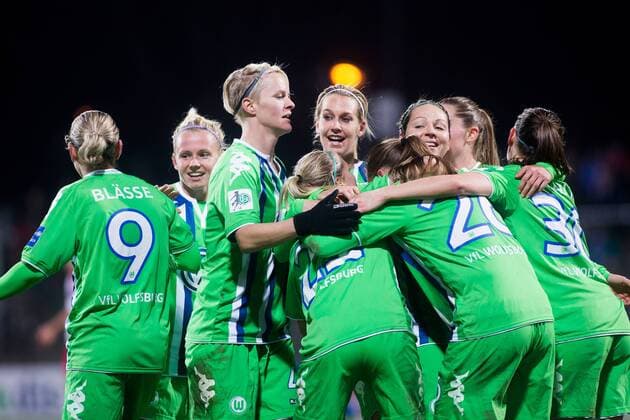 09.12.2015, xfrx, Fussball DFB-Pokal Damen, Turbine Potsdam - VfL Wolfsburg, emspor v.l. VfL Wolfsburg celebrate the goal,Torjubel zum 0:2