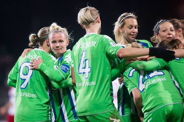 09.12.2015, xfrx, Fussball DFB-Pokal Damen, Turbine Potsdam - VfL Wolfsburg, emspor v.l. VfL Wolfsburg celebrate the goal,Torjubel zum 0:2