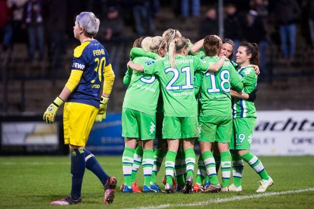 09.12.2015, xfrx, Fussball DFB-Pokal Damen, Turbine Potsdam - VfL Wolfsburg, emspor v.l. VfL Wolfsburg celebrate the goal,Torjubel zum 0:3