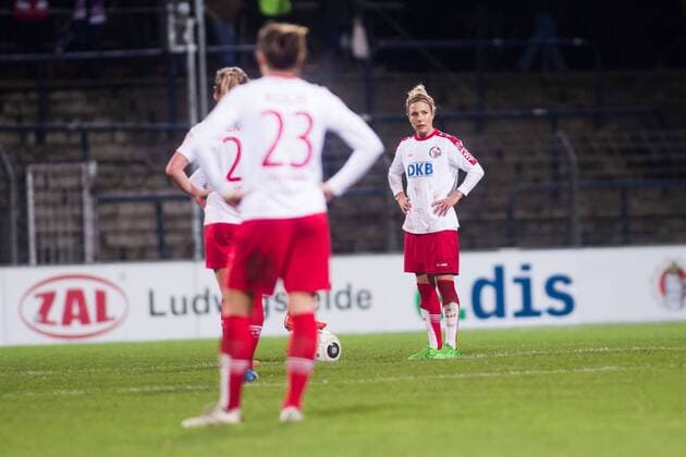 09.12.2015, xfrx, Fussball DFB-Pokal Damen, Turbine Potsdam - VfL Wolfsburg, emspor v.l. Lidija Kulis (1.FFC Turbine Potsdam),Svenja Huth (1.FFC Turbine Potsdam) frusttriert,traurig,wuetend,fassungslos