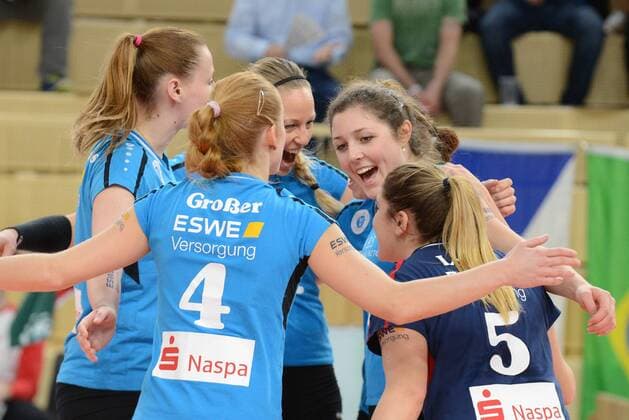 09.12.2015, xtkx, Volleyball Volleyball Challenge Cup Damen, VC Wiesbaden - Minchanka Minsk, emspor v.l. Rebecca Schaeperklaus (VC Wiesbaden), Tanja Grosser (VC Wiesbaden), Alyssa Longo (VC Wiesbaden),