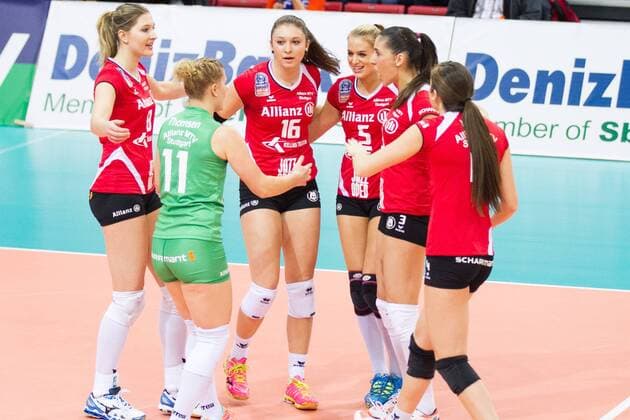 Stuttgart Jubel Kaja Grobelna ( 8 Allianz MTV Stuttgart), Michaela Mlejnkova ( 16 Allianz MTV Stuttgart), Kim Renkema ( 5 Allianz MTV Stuttgart) und Micheli Tomazela Pissinato ( 3 Allianz MTV Stuttgart) ; 2016 CEV DenizBank Volleyball Champions League Damen, Pool A, 4th Leg Allianz MTV Stuttgart gegen Lokomotiv Lokomotive Baku (ASE) , SCHARRena, Stuttgart Deutschland, 20151209; Copyright: Wuechnerx xEibner-Pressefoto EP_nwr
